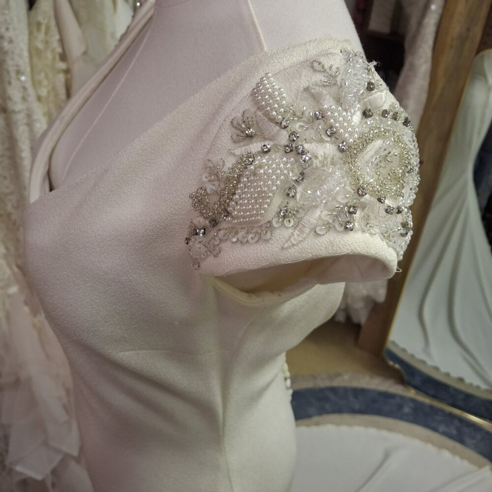 Atelier Pronovias "Irune" Wedding Gown (Unaltered) - Picture 5 of 12